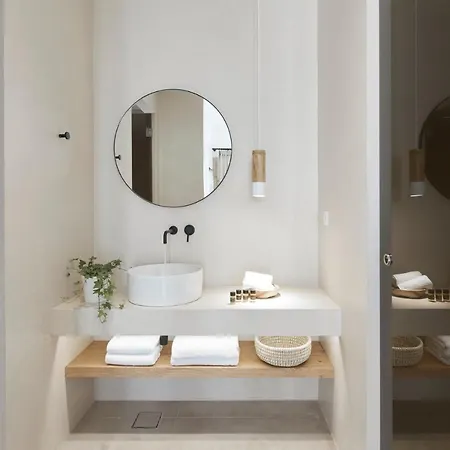 Luxury Milos Superior 1 Bedroom Well Furnished Interior Adamanta *